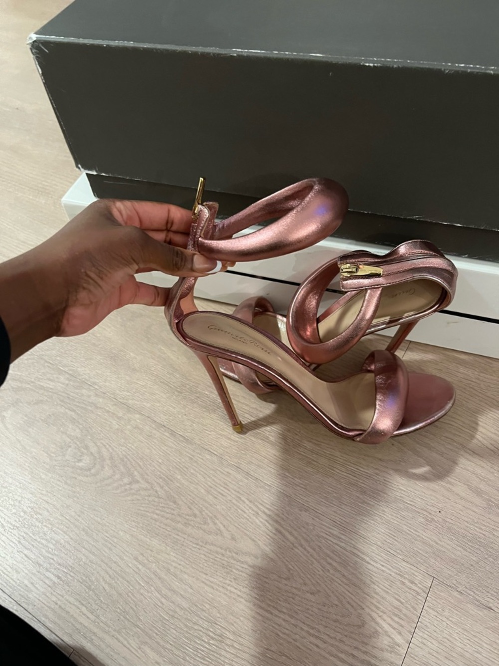 Gianvito Rossi Metallic Rose Pink Circular Accent Slingback Heels - Picture 4 of 8